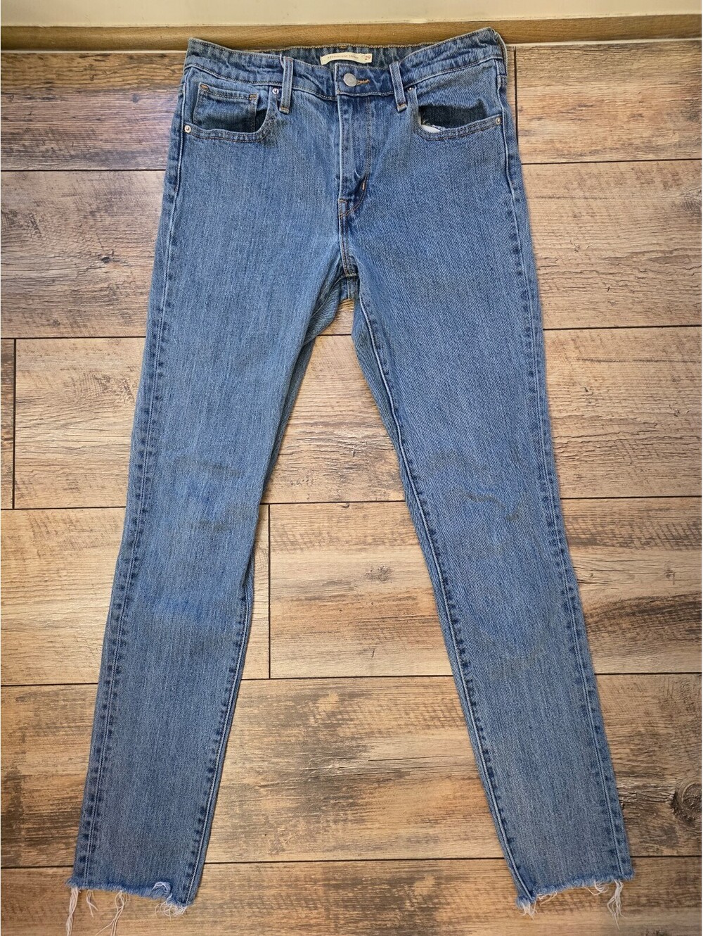 Classic Levis 29in raw edge high rise skinny jeans womens